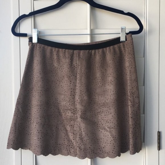 BCBG Maxazira vegan suede mini skirt - Picture 6 of 7